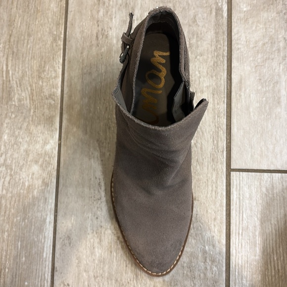 Taupe suede ankle boots - Picture 2 of 8